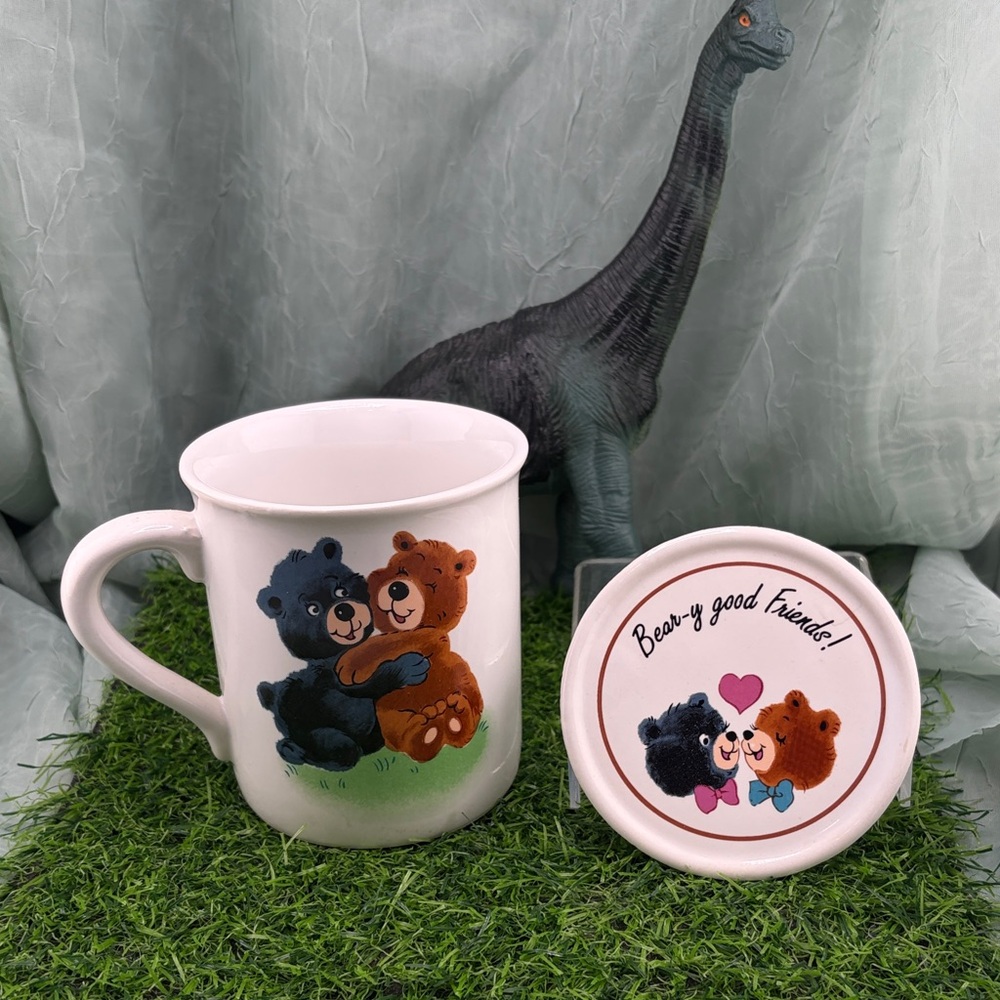 Vintage Hugging Bear Friends Ceramic Mug with Lid/Coaster